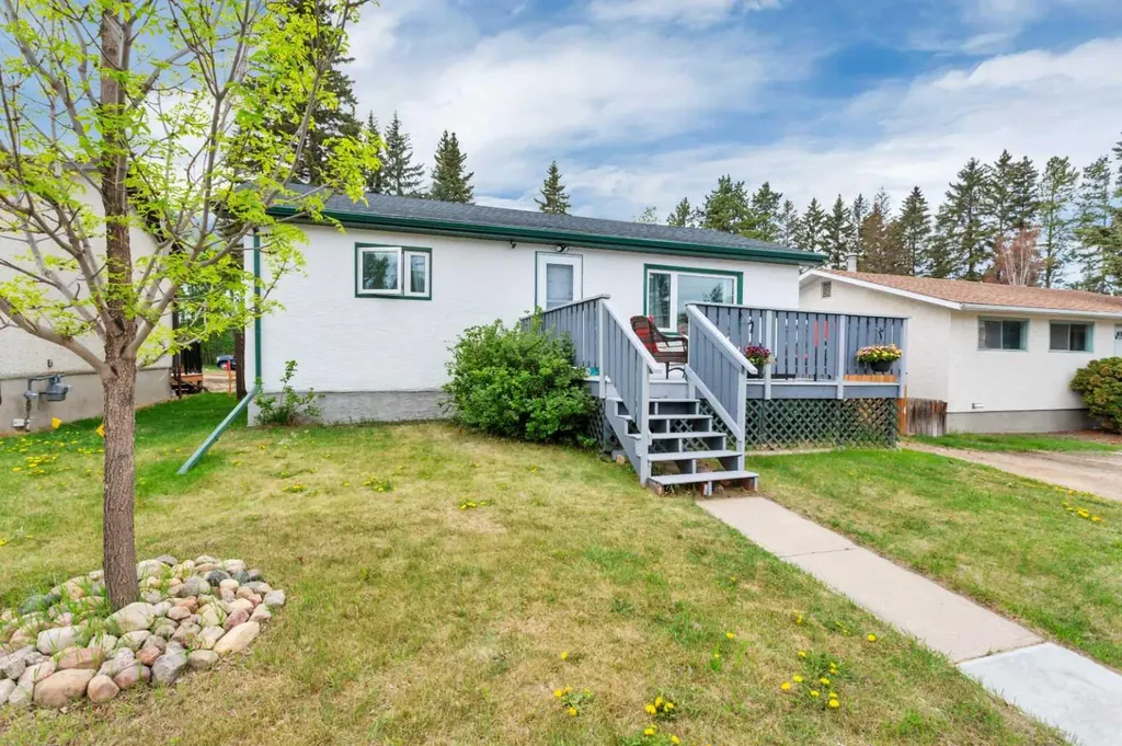 5010 53 Street Sylvan Lake AB T4S1E7