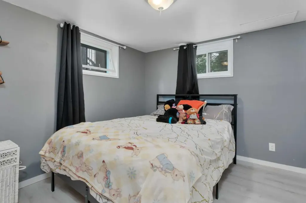 5010 53 Street Sylvan Lake AB T4S1E7