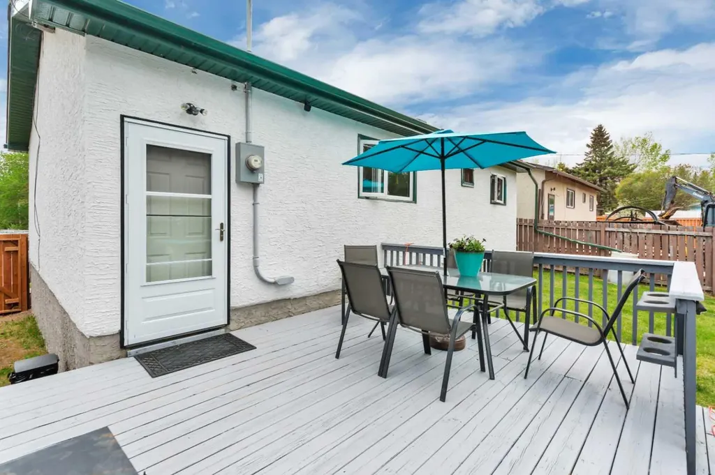 5010 53 Street Sylvan Lake AB T4S1E7