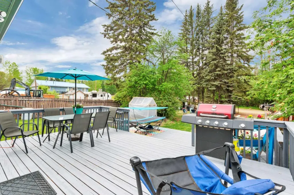 5010 53 Street Sylvan Lake AB T4S1E7
