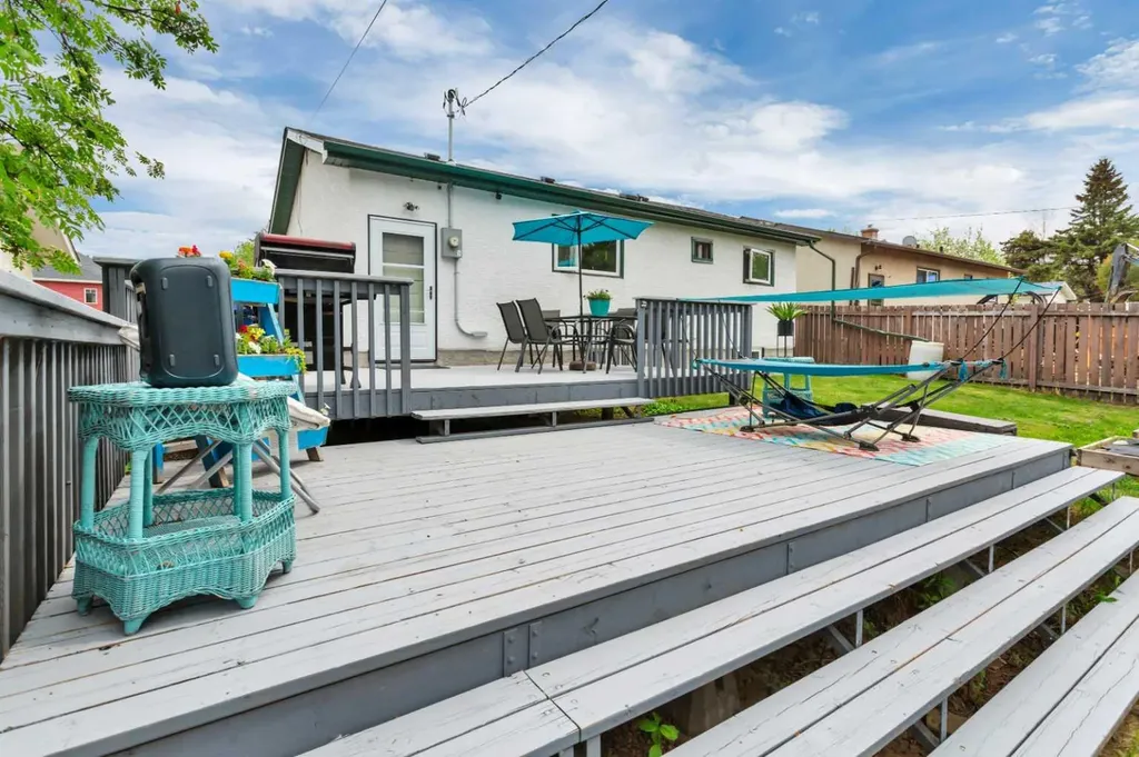 5010 53 Street Sylvan Lake AB T4S1E7