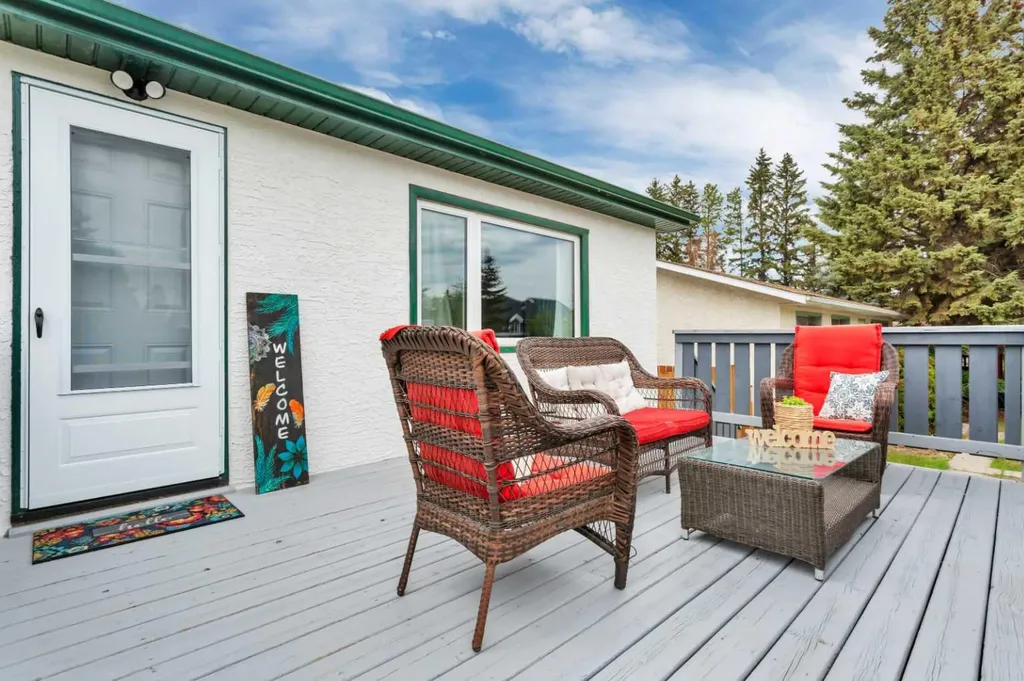 5010 53 Street Sylvan Lake AB T4S1E7