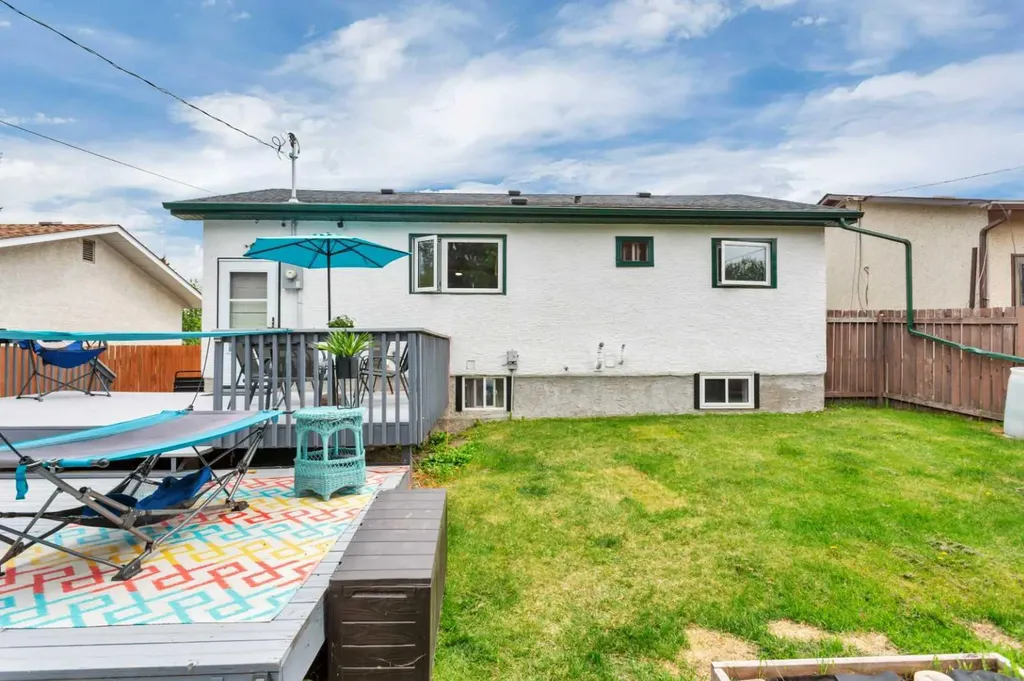 5010 53 Street Sylvan Lake AB T4S1E7