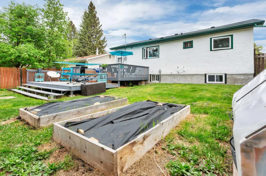 5010 53 Street Sylvan Lake AB T4S1E7