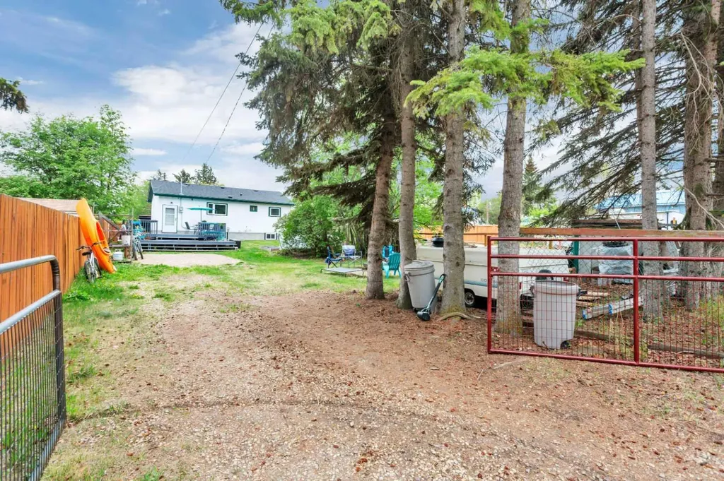 5010 53 Street Sylvan Lake AB T4S1E7
