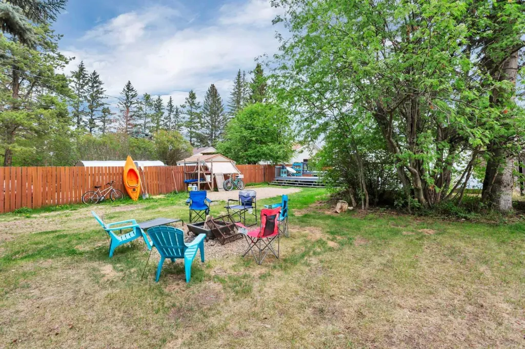 5010 53 Street Sylvan Lake AB T4S1E7