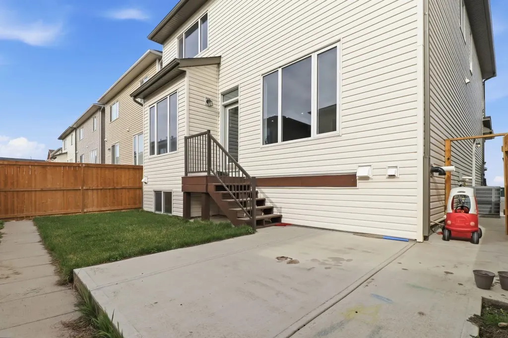 93 Cityline Square NE Calgary AB T3N2H4