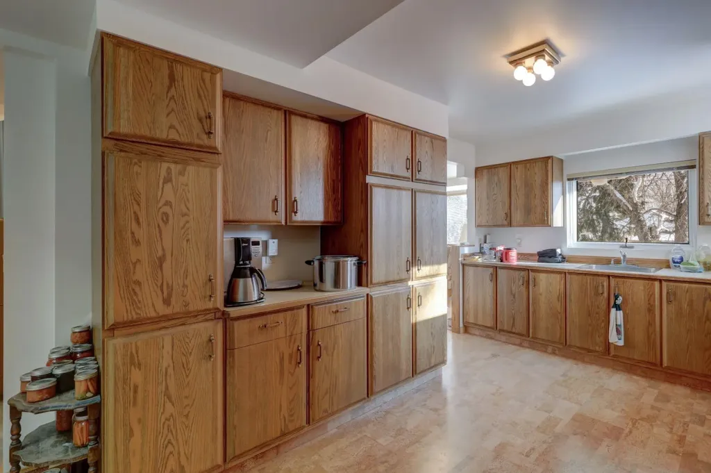 109 5th Avenue W Hanna AB T0J 1P0