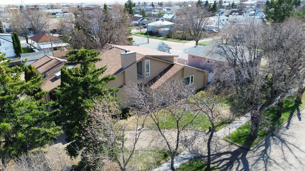 109 5th Avenue W Hanna AB T0J 1P0
