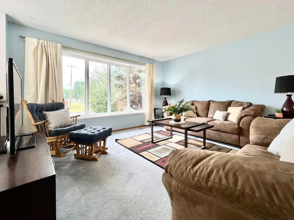 9205 111 Avenue Grande Prairie AB T8V 3L7