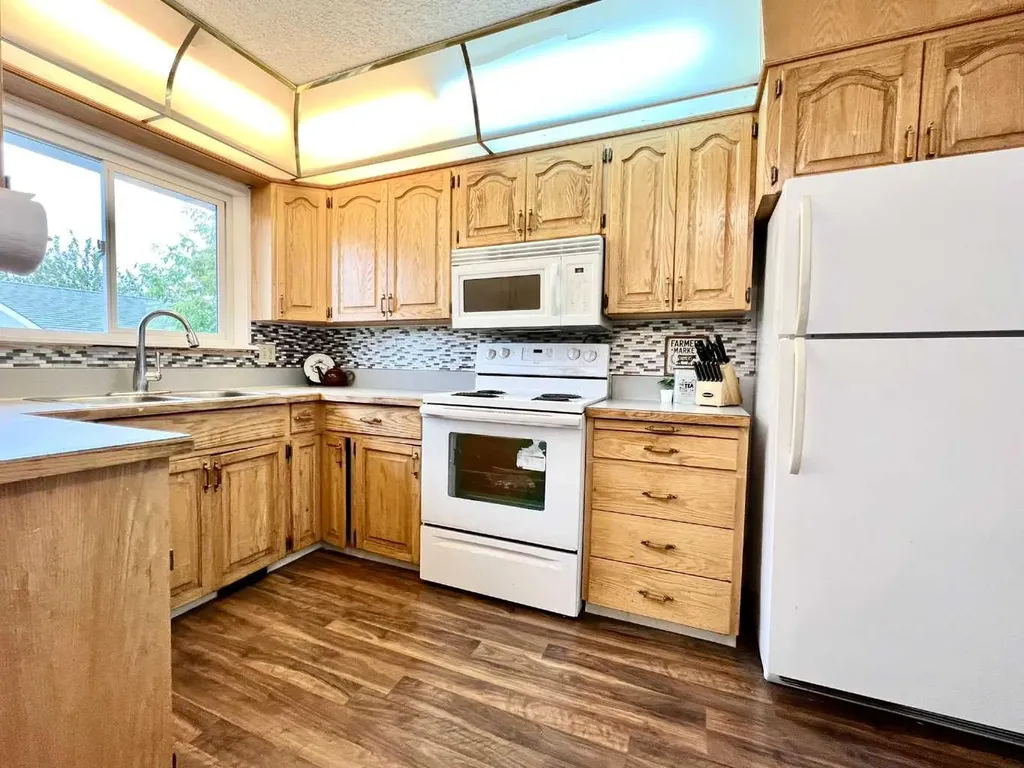 9205 111 Avenue Grande Prairie AB T8V 3L7