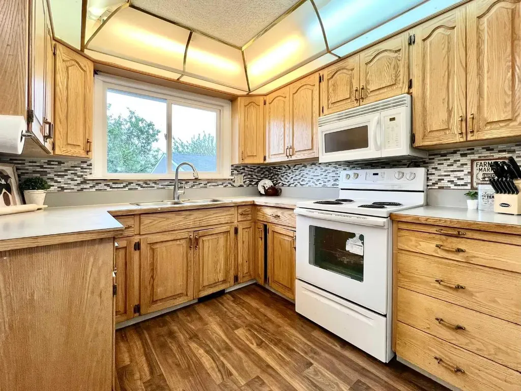 9205 111 Avenue Grande Prairie AB T8V 3L7