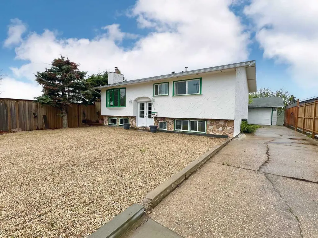 9205 111 Avenue Grande Prairie AB T8V 3L7