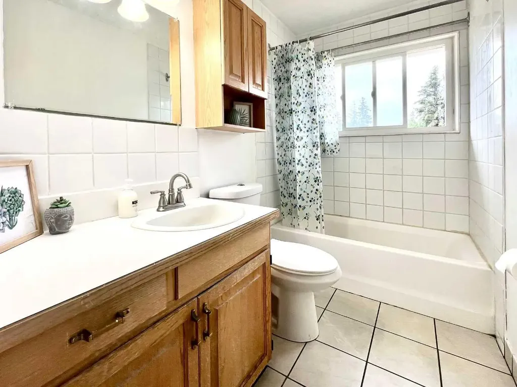 9205 111 Avenue Grande Prairie AB T8V 3L7
