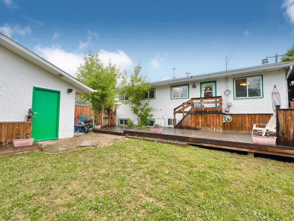 9205 111 Avenue Grande Prairie AB T8V 3L7