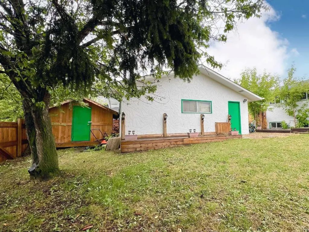 9205 111 Avenue Grande Prairie AB T8V 3L7