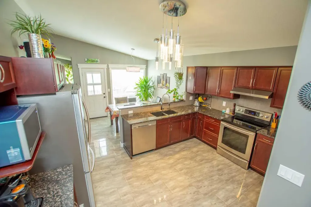 12613 105 Street Grande Prairie AB T8V 2N3