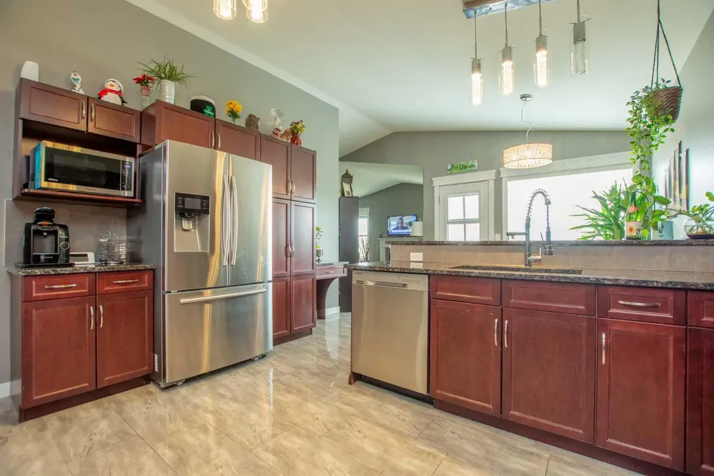 12613 105 Street Grande Prairie AB T8V 2N3