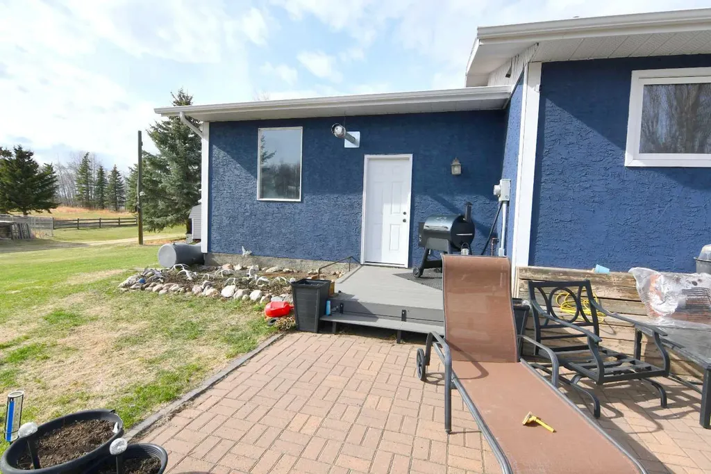 2207 Township Road 372 Rural Red Deer County AB T4G 0M9