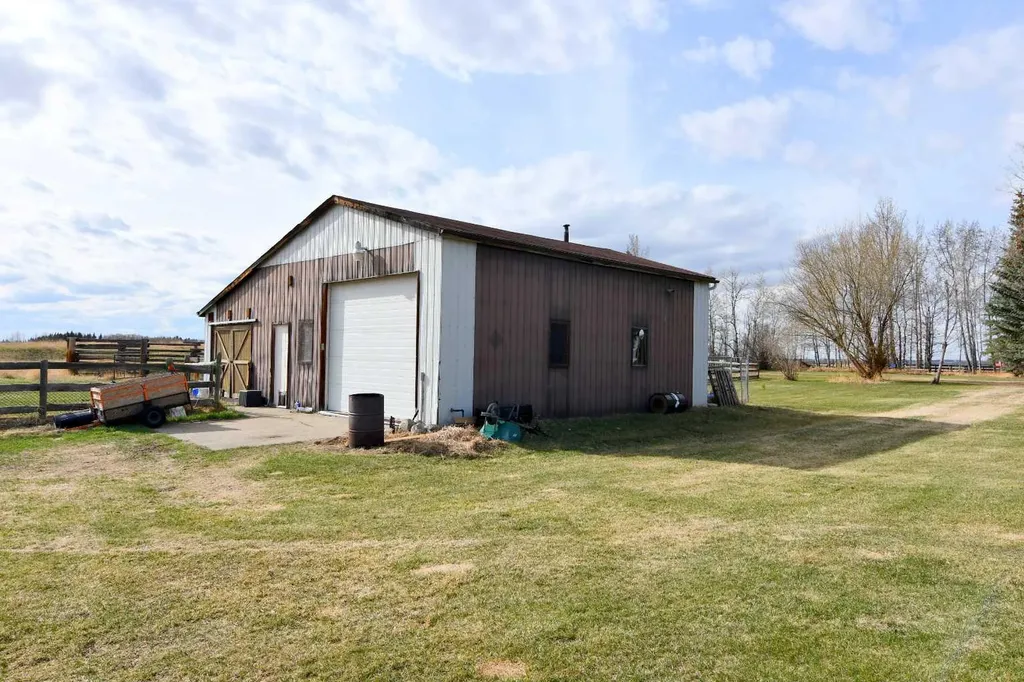 2207 Township Road 372 Rural Red Deer County AB T4G 0M9