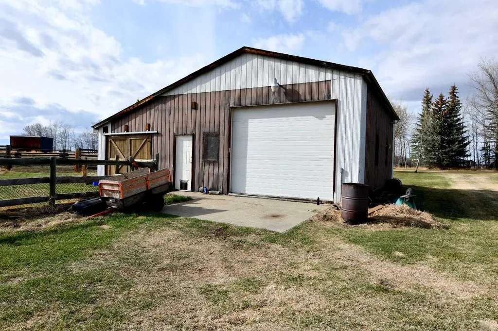 2207 Township Road 372 Rural Red Deer County AB T4G 0M9