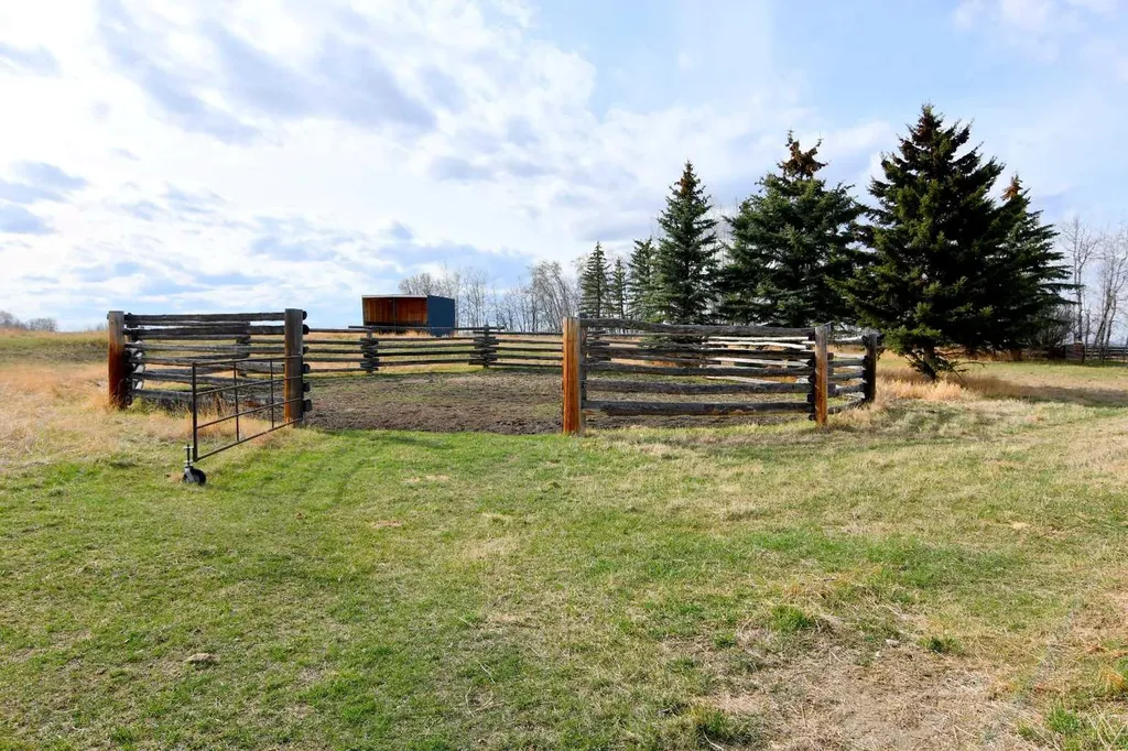 2207 Township Road 372 Rural Red Deer County AB T4G 0M9