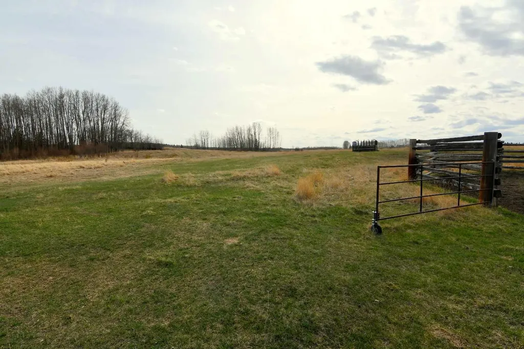 2207 Township Road 372 Rural Red Deer County AB T4G 0M9