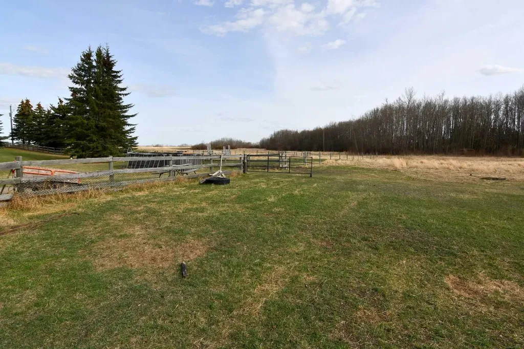 2207 Township Road 372 Rural Red Deer County AB T4G 0M9