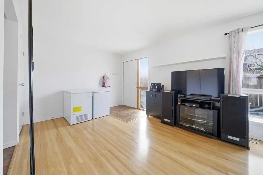 5425 Pensacola Crescent SE Calgary AB T2A2G5