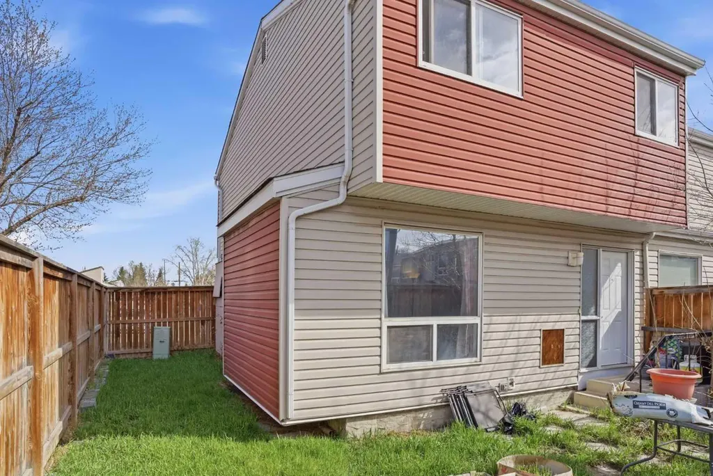 5425 Pensacola Crescent SE Calgary AB T2A2G5