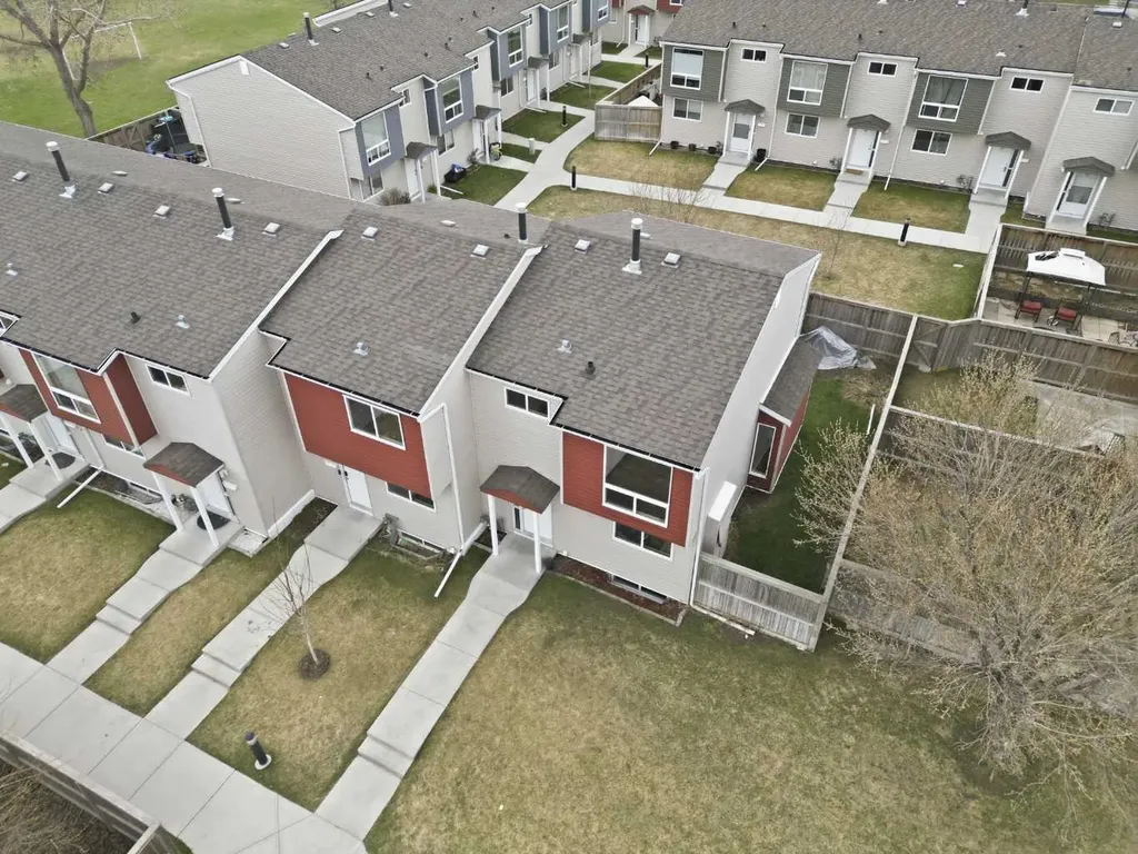 5425 Pensacola Crescent SE Calgary AB T2A2G5
