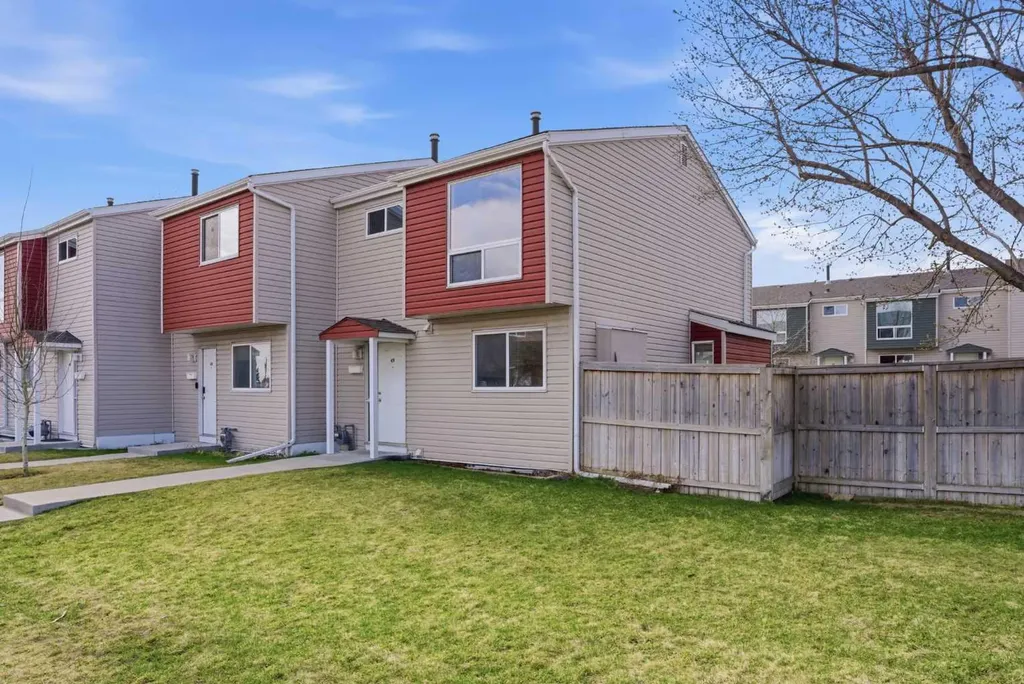 5425 Pensacola Crescent SE Calgary AB T2A2G5