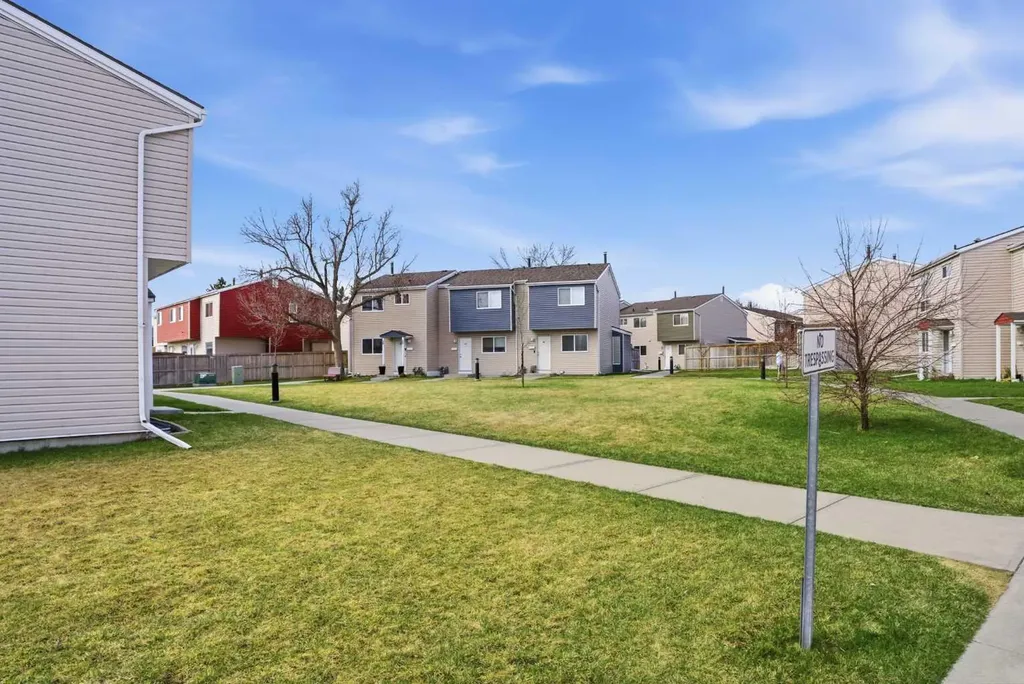 5425 Pensacola Crescent SE Calgary AB T2A2G5