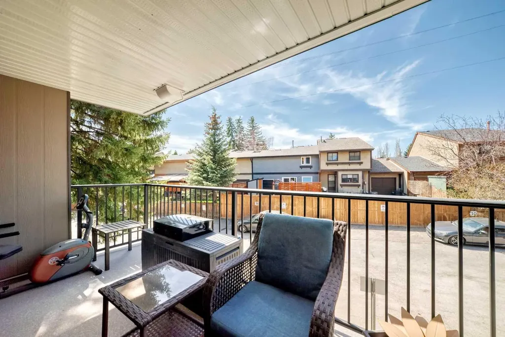 13045 6 Street SW Calgary AB T2W 5H1