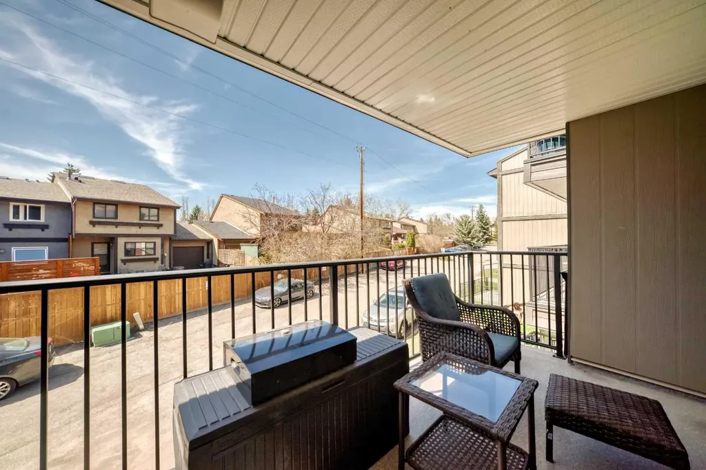 13045 6 Street SW Calgary AB T2W 5H1