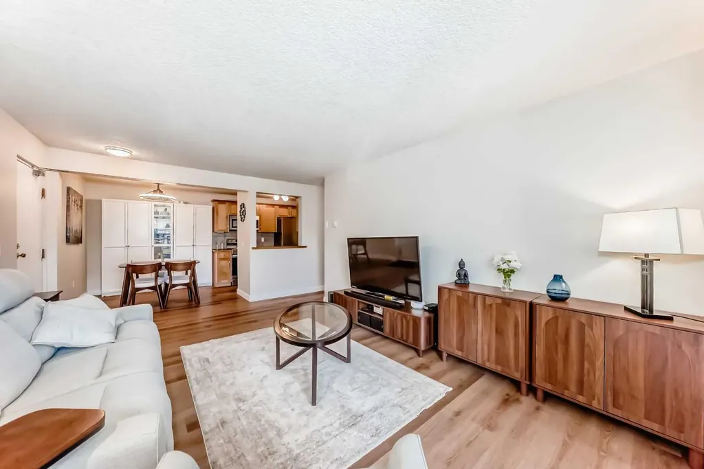 13045 6 Street SW Calgary AB T2W 5H1