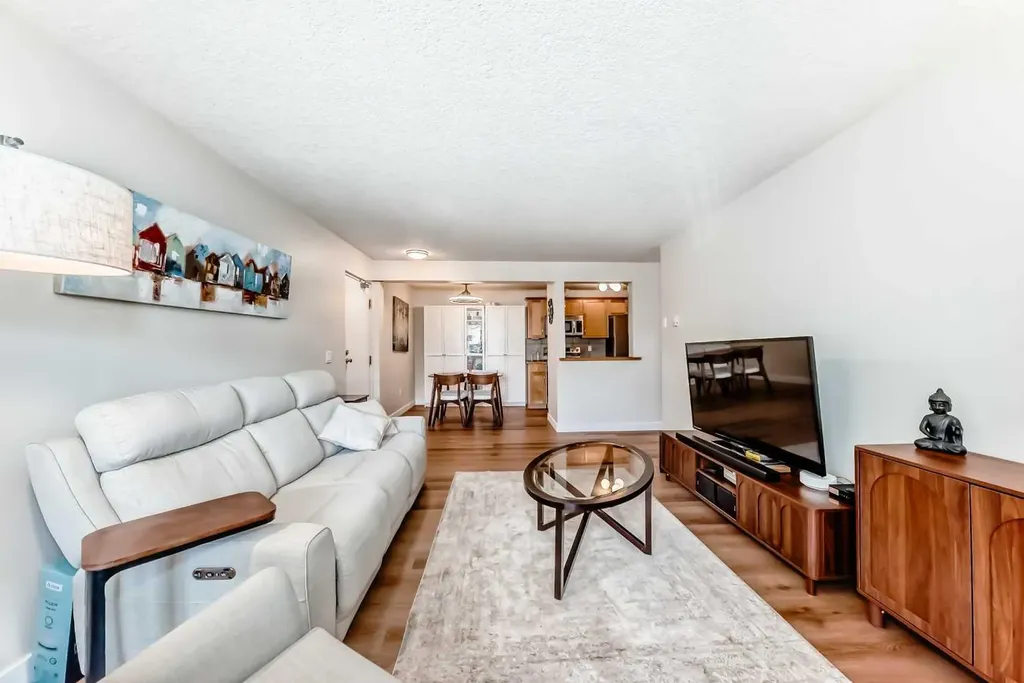 13045 6 Street SW Calgary AB T2W 5H1