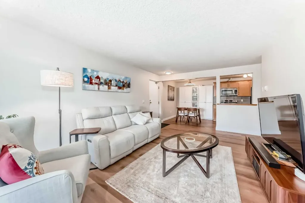 13045 6 Street SW Calgary AB T2W 5H1