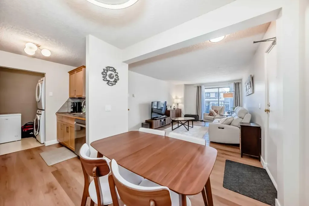 13045 6 Street SW Calgary AB T2W 5H1