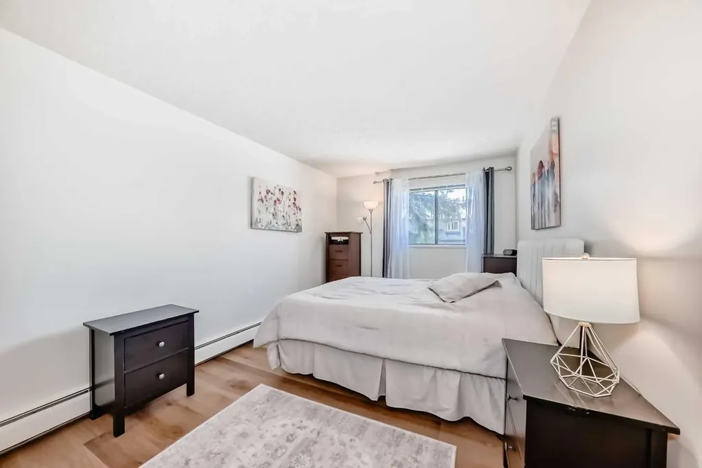 13045 6 Street SW Calgary AB T2W 5H1