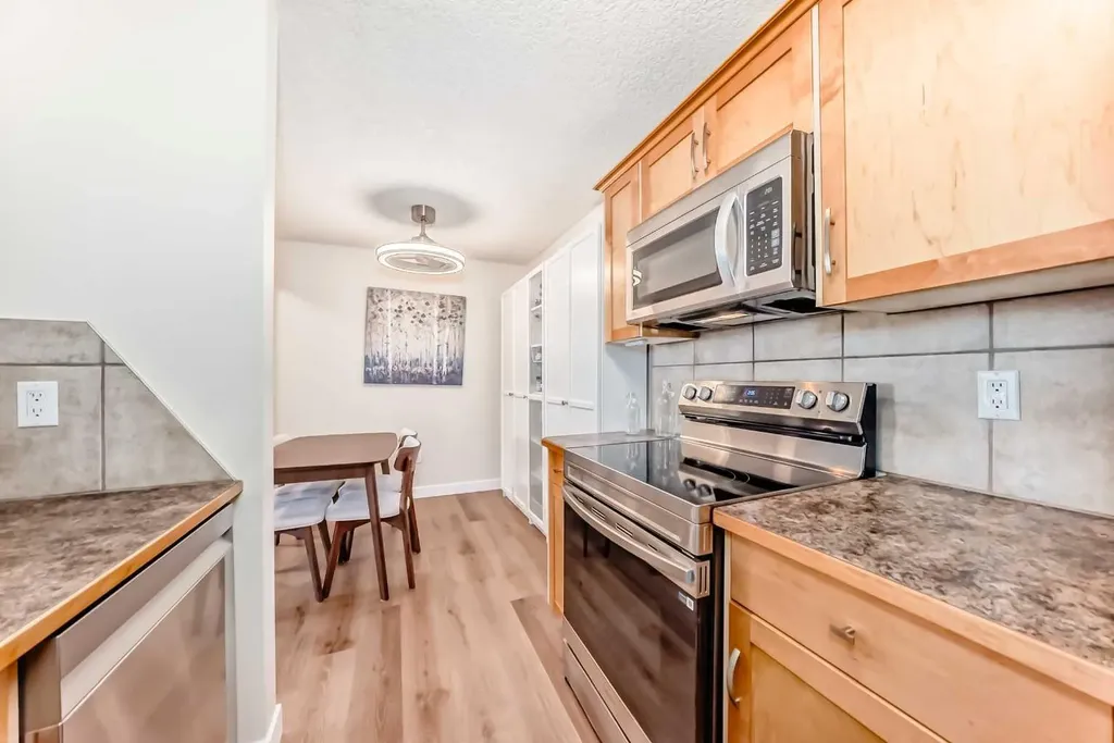 13045 6 Street SW Calgary AB T2W 5H1