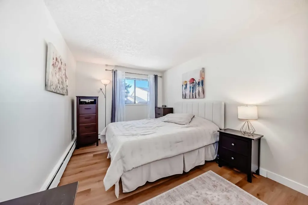 13045 6 Street SW Calgary AB T2W 5H1