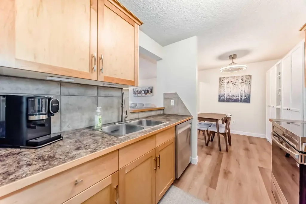 13045 6 Street SW Calgary AB T2W 5H1