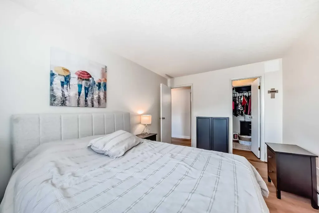 13045 6 Street SW Calgary AB T2W 5H1