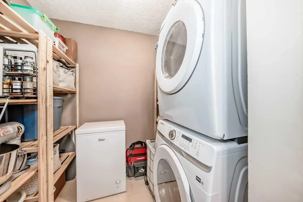 13045 6 Street SW Calgary AB T2W 5H1