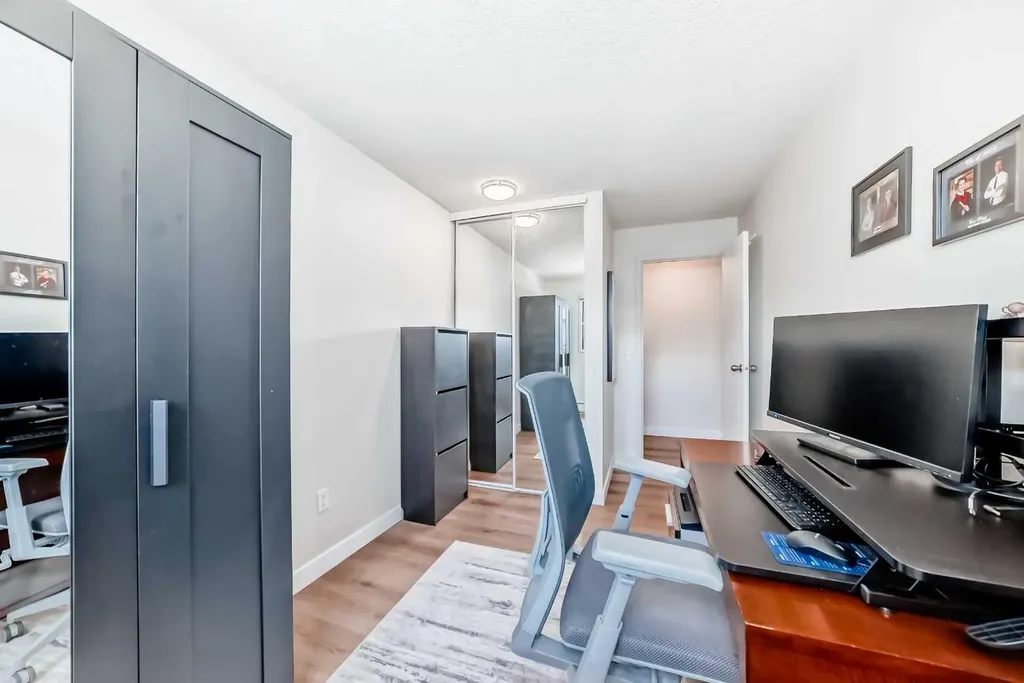 13045 6 Street SW Calgary AB T2W 5H1
