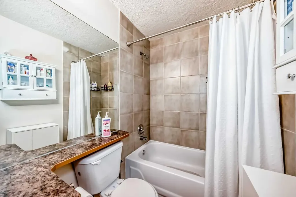 13045 6 Street SW Calgary AB T2W 5H1
