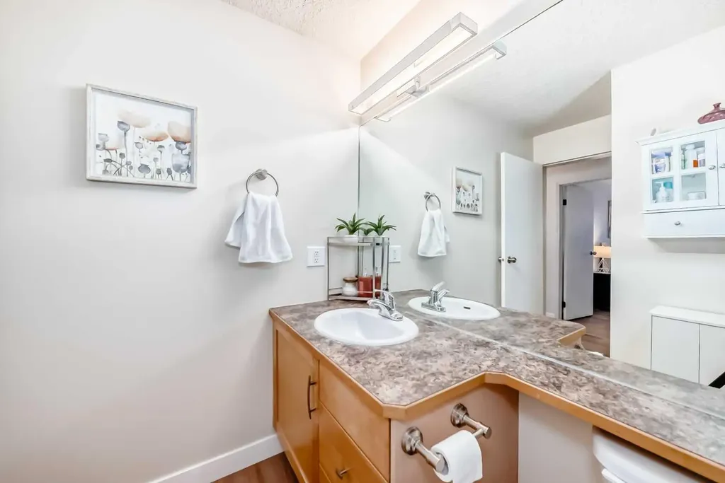 13045 6 Street SW Calgary AB T2W 5H1