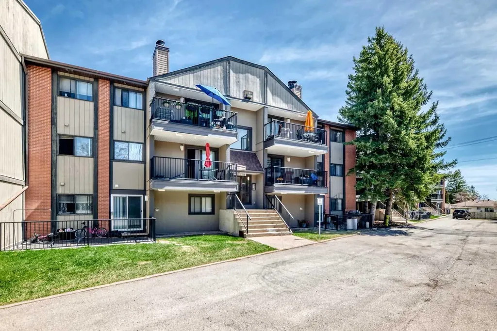 13045 6 Street SW Calgary AB T2W 5H1
