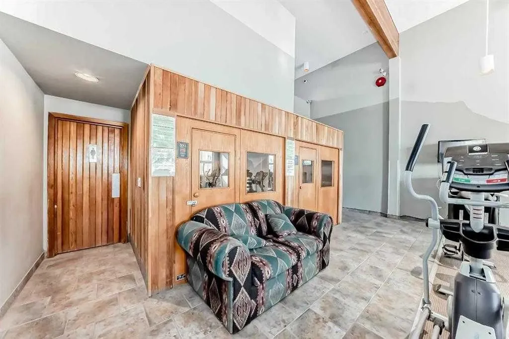 13045 6 Street SW Calgary AB T2W 5H1